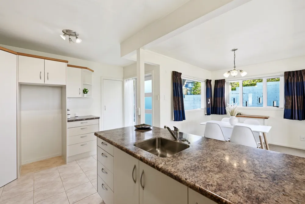 Photos of 48 Lynmore Avenue