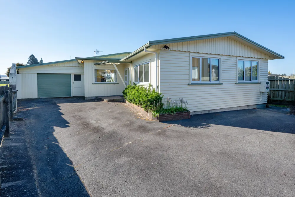 Photos of 48 Lynmore Avenue