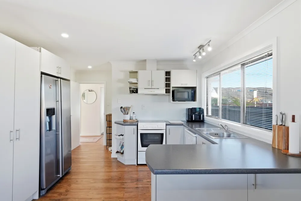 Photos of 90 Ascot Avenue