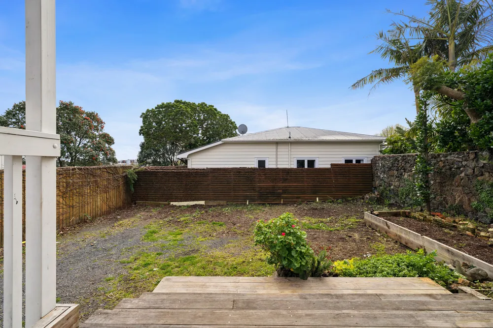 Photos of 409 Great North Road