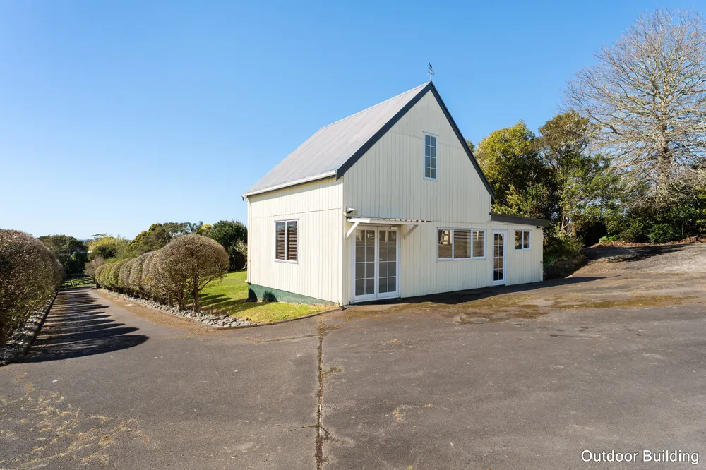 Photos of 306 Glengarry Road