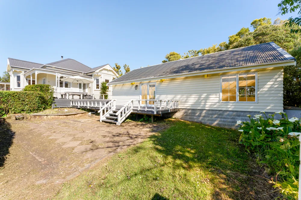 Photos of 306 Glengarry Road