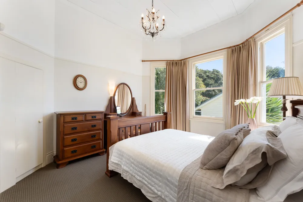 Photos of 306 Glengarry Road