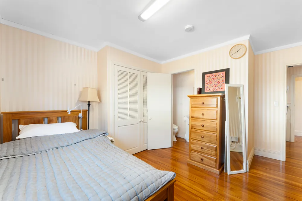 Photos of 306 Glengarry Road