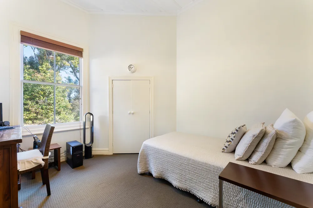 Photos of 306 Glengarry Road