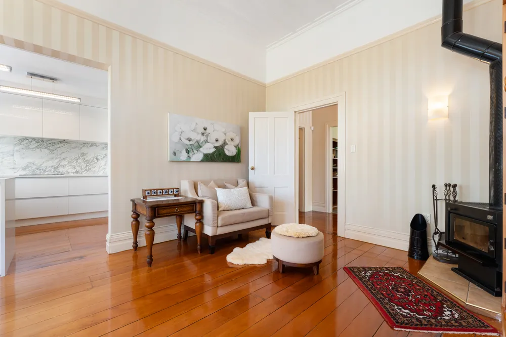 Photos of 306 Glengarry Road