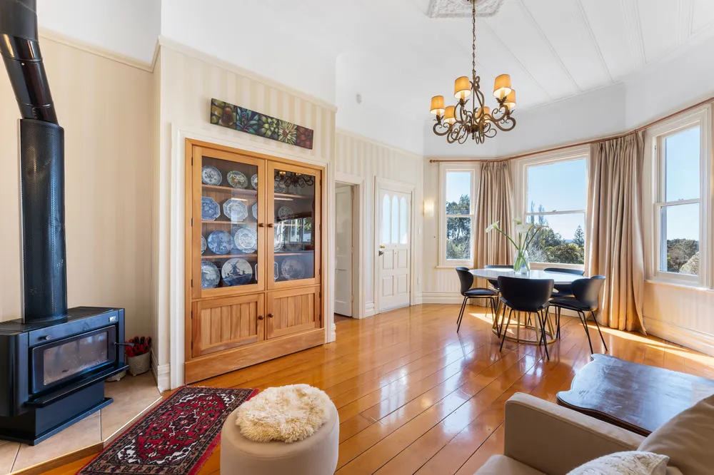 Photos of 306 Glengarry Road
