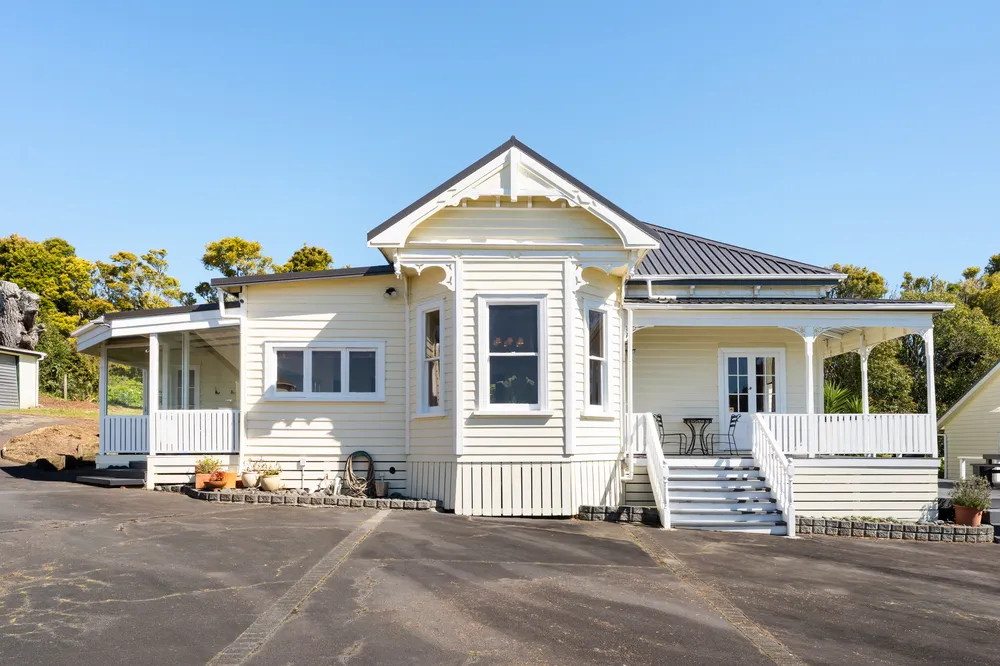 Photos of 306 Glengarry Road