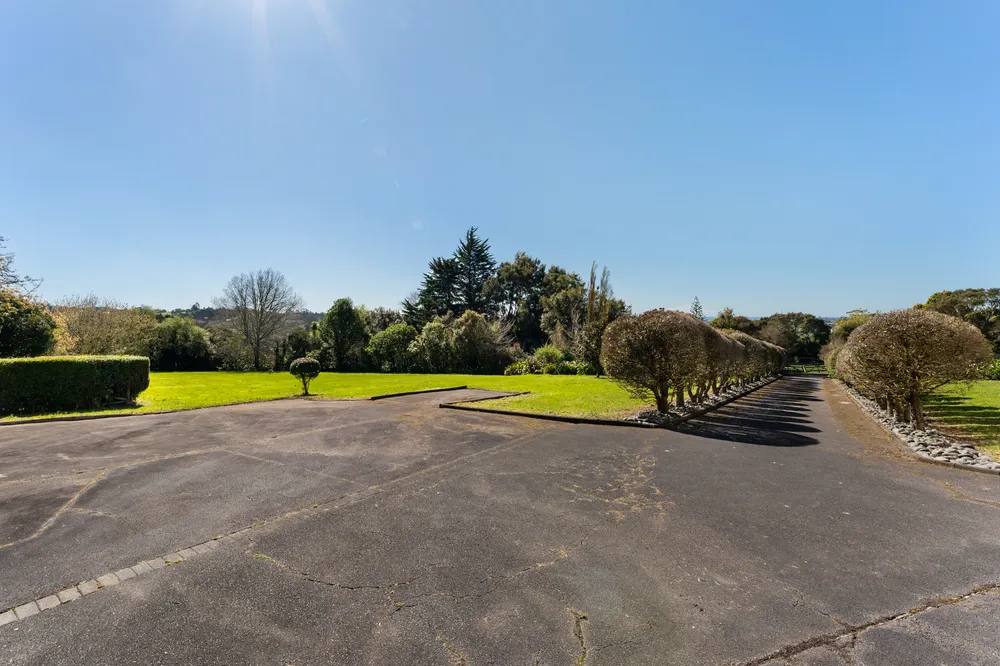 Photos of 306 Glengarry Road
