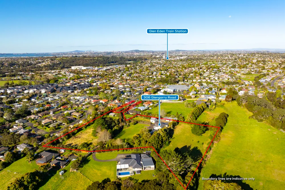 Photos of 306 Glengarry Road
