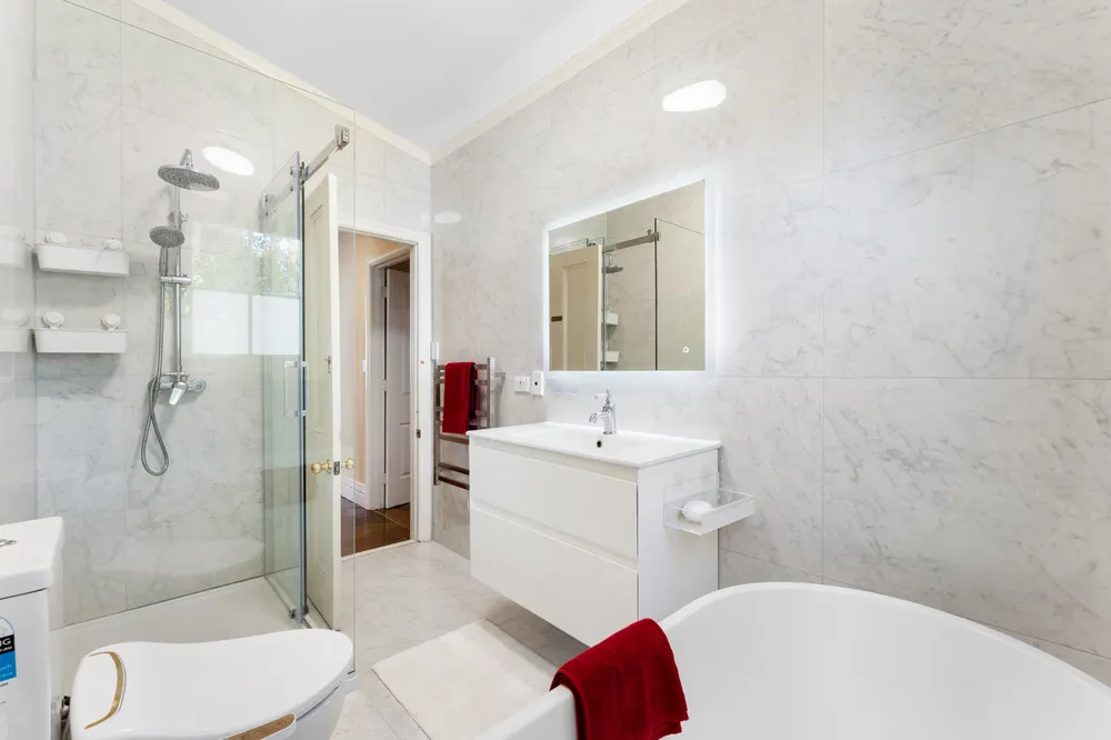 Photos of 306 Glengarry Road