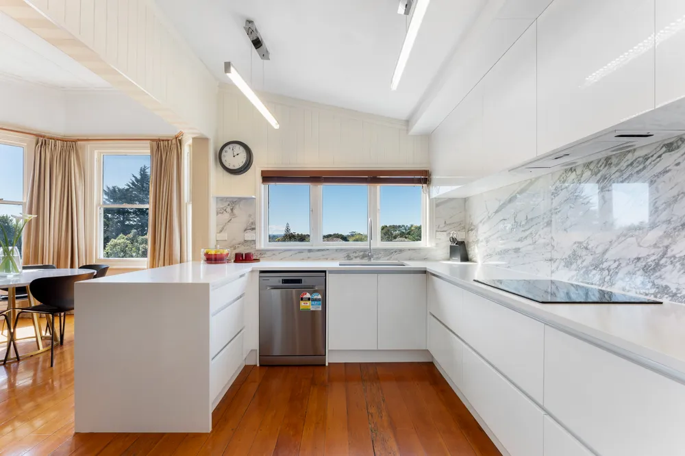 Photos of 306 Glengarry Road