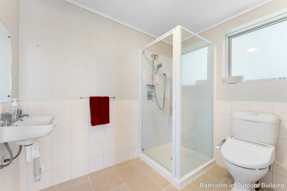 Photos of 306 Glengarry Road