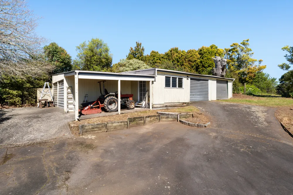 Photos of 306 Glengarry Road