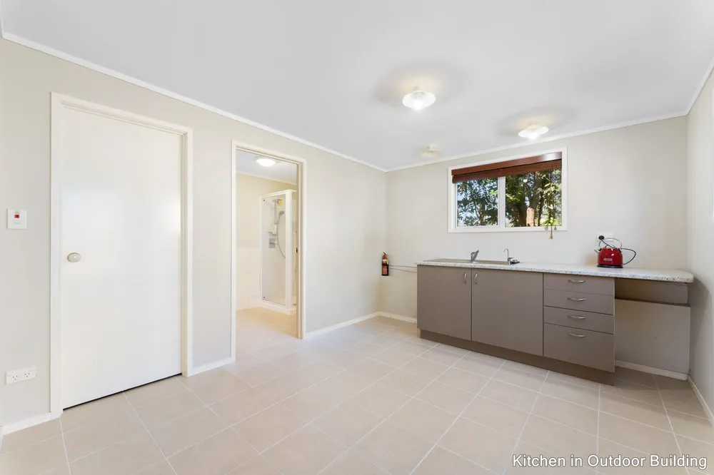 Photos of 306 Glengarry Road