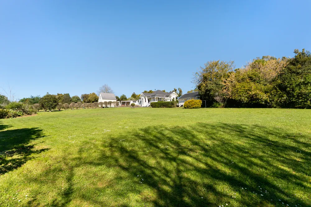 Photos of 306 Glengarry Road