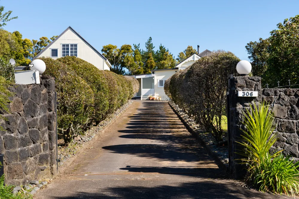 Photos of 306 Glengarry Road