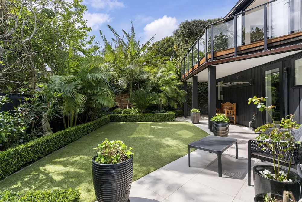 Photos of 1/9 Birdwood Crescent