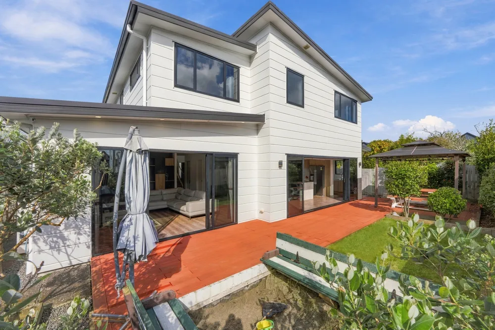 Photos of 604A Te Atatu Road