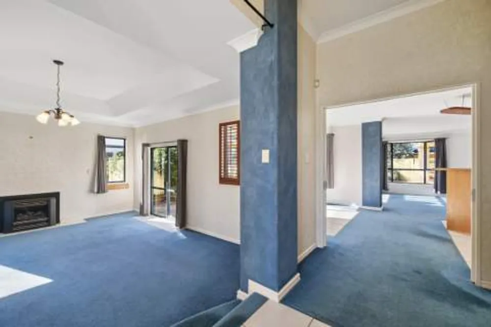 Photos of 44 Santa Barbara Drive