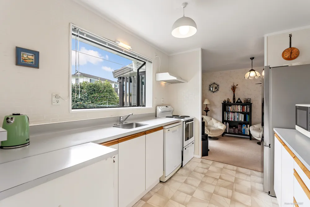 Photos of 20 Sandgate Avenue