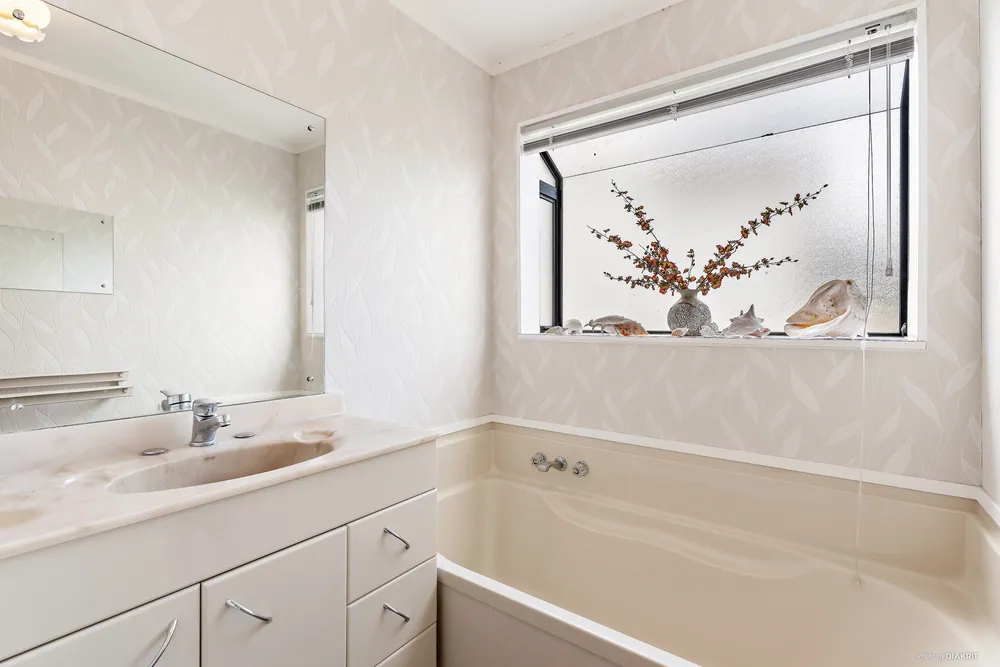 Photos of 20 Sandgate Avenue