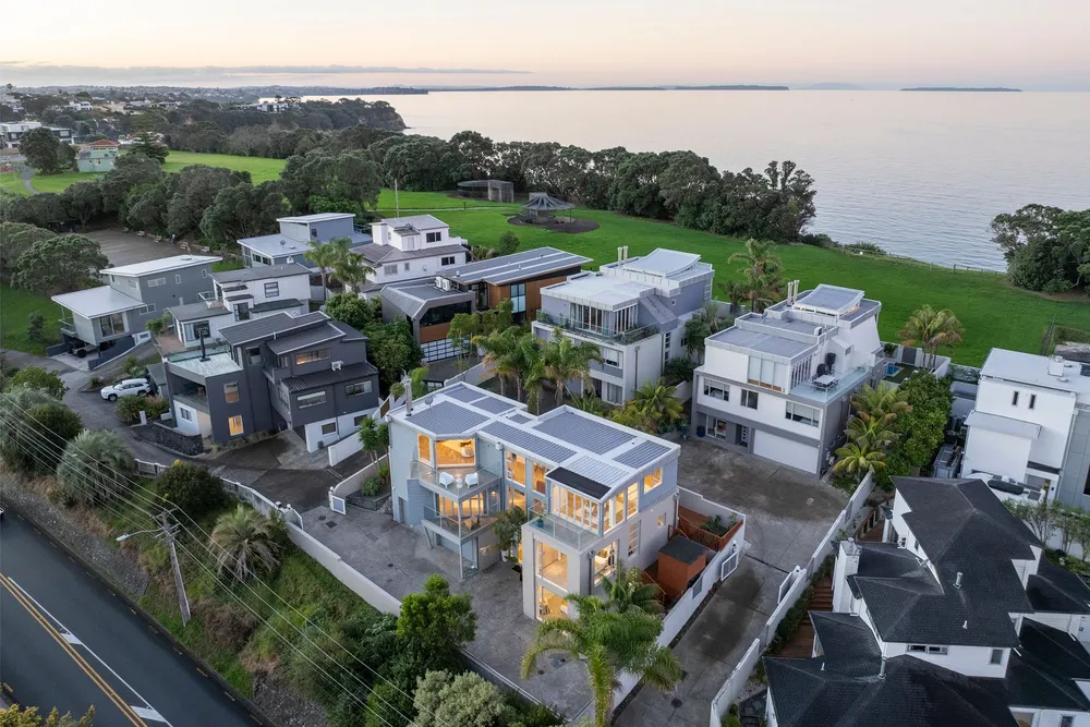 Photos of 129A Beach Road
