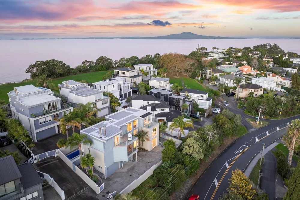 Photos of 129A Beach Road