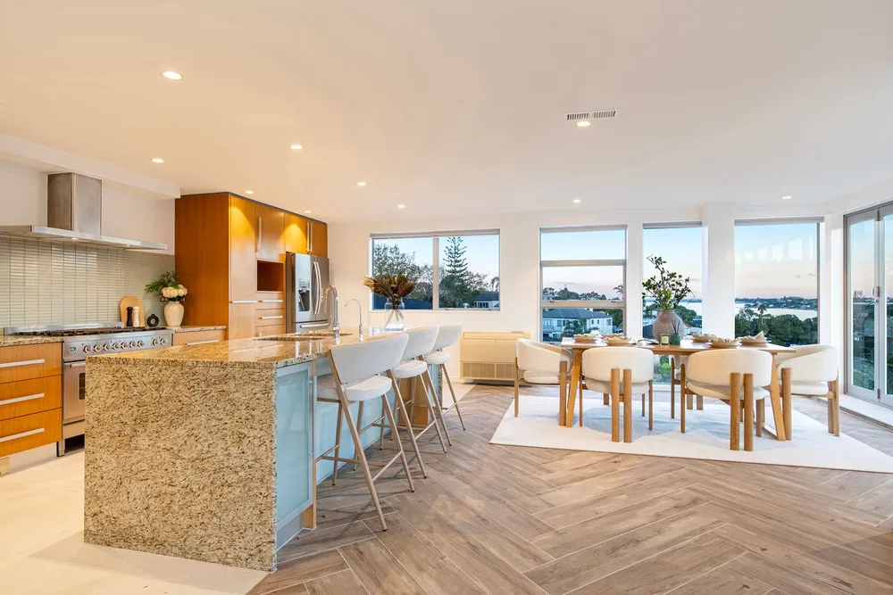 Photos of 129A Beach Road