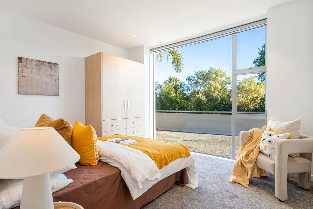 Photos of 129A Beach Road
