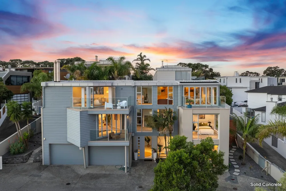 Photos of 129A Beach Road
