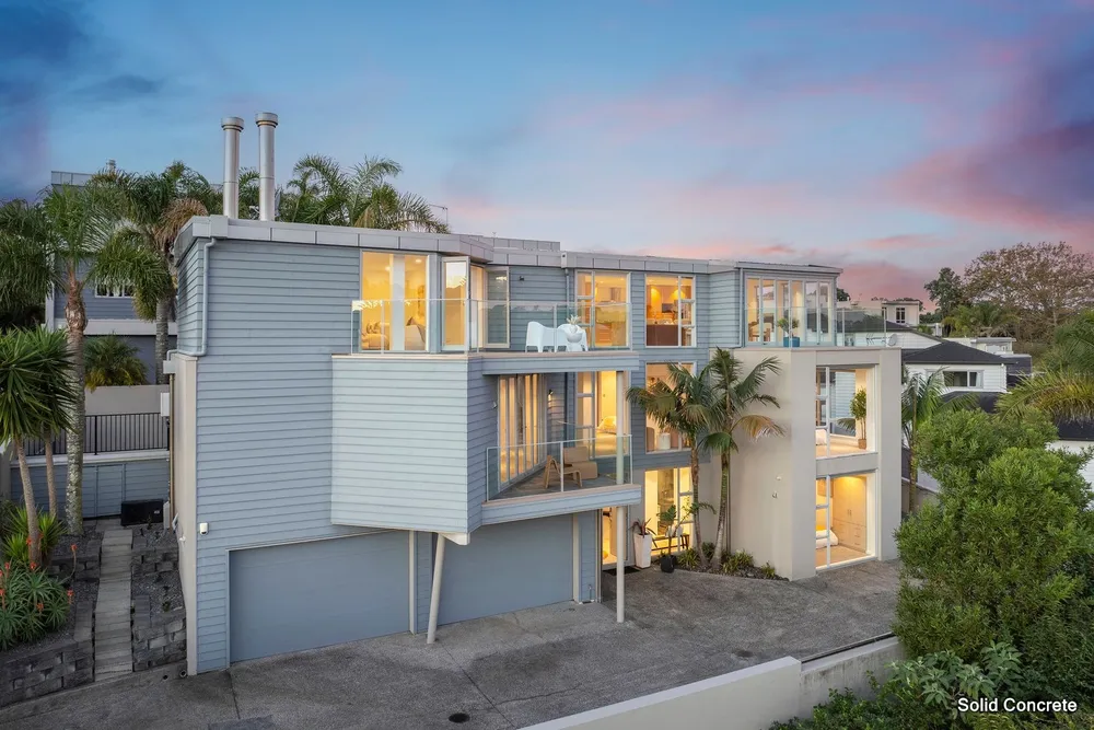 Photos of 129A Beach Road
