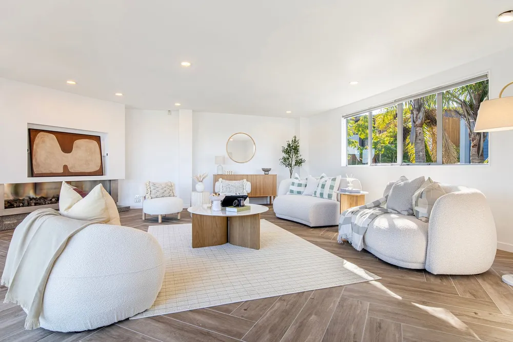 Photos of 129A Beach Road