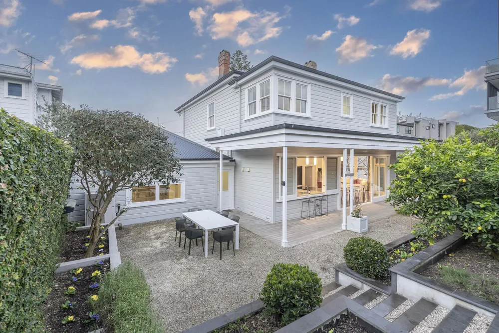 Photos of 2 Tweed Street