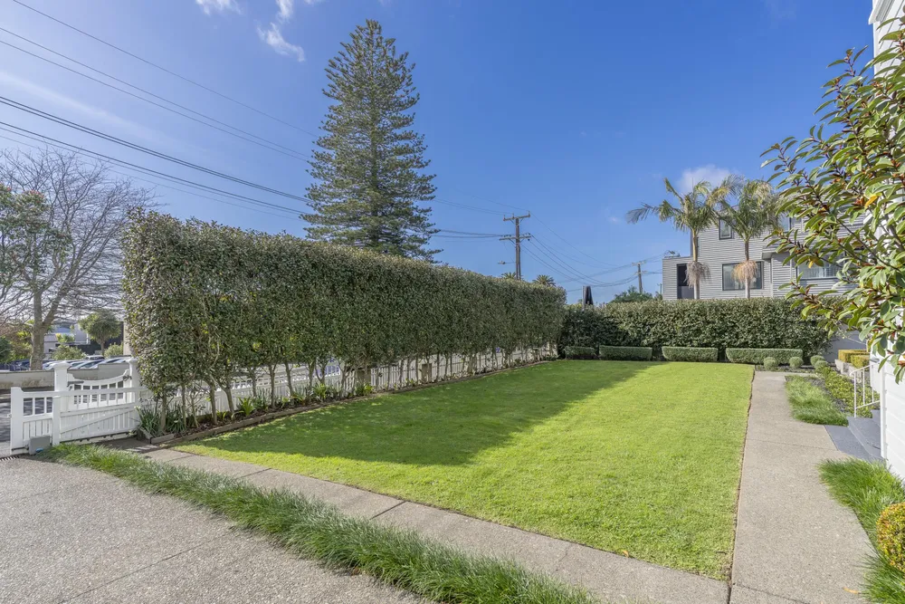 Photos of 2 Tweed Street