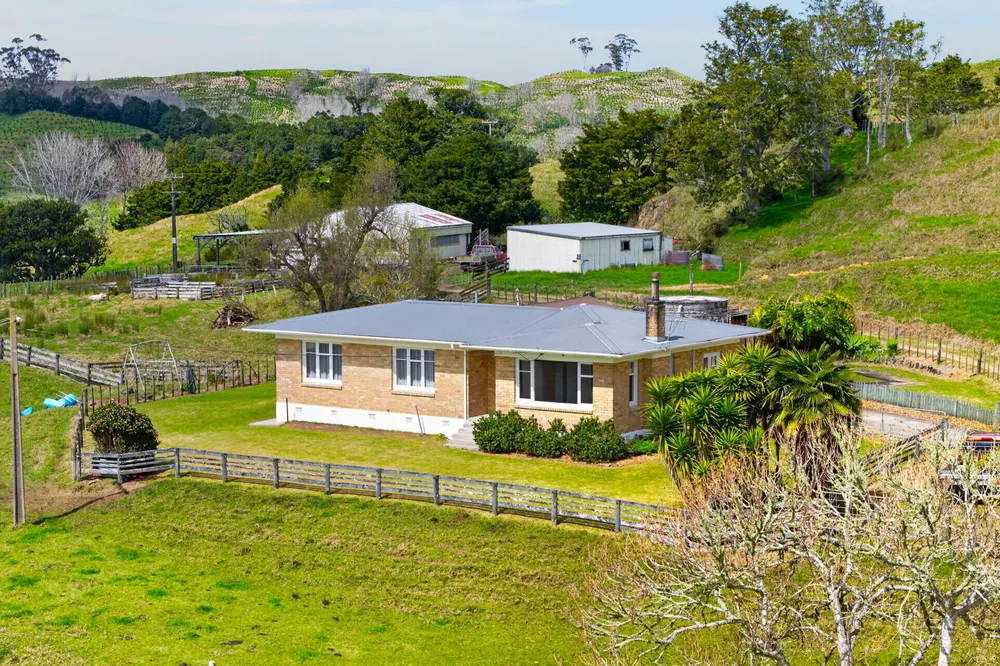 Photos of 1334 Pukehuia Road