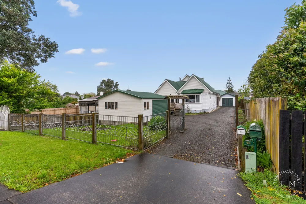 Photos of 24 McInnes Road