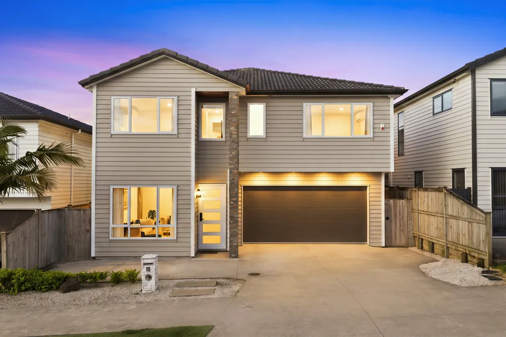 Photos of 18 Tinaku Road