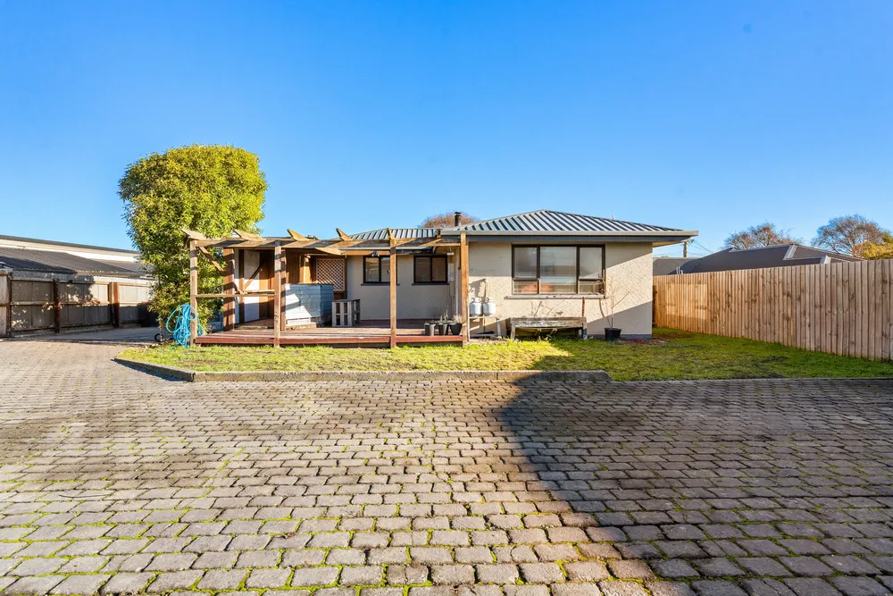 Photos of 25 Pinewood Avenue
