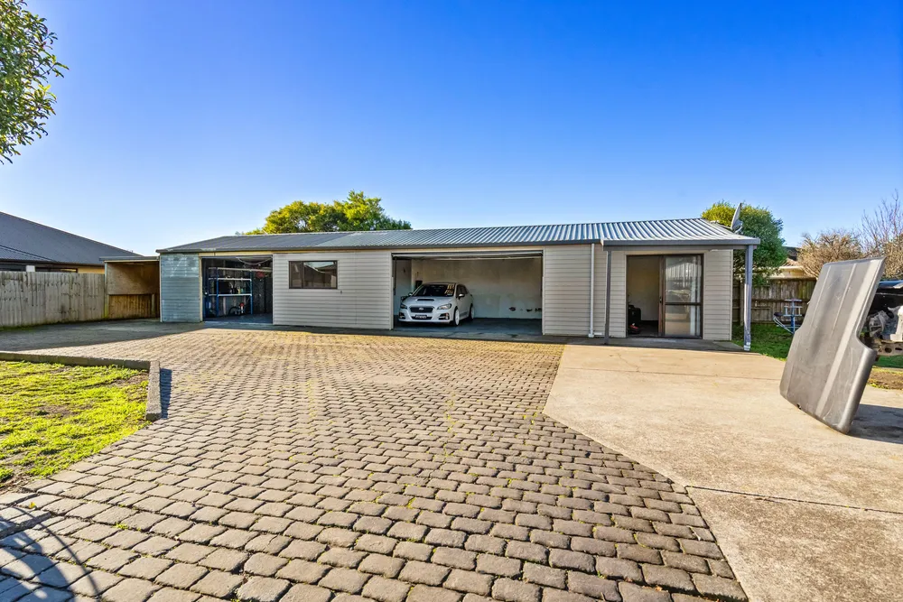 Photos of 25 Pinewood Avenue