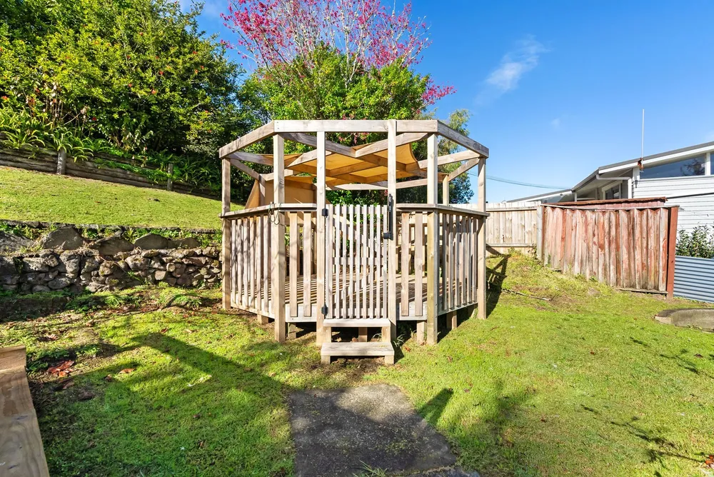 Photos of 44 Hilltop Avenue