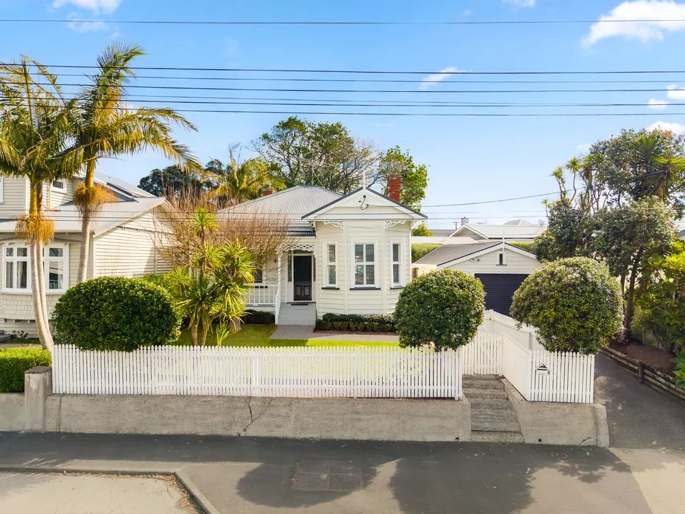 Photos of 144 Queen Street