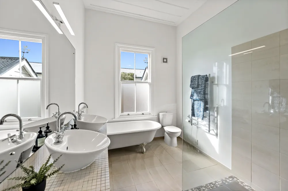 Photos of 144 Queen Street