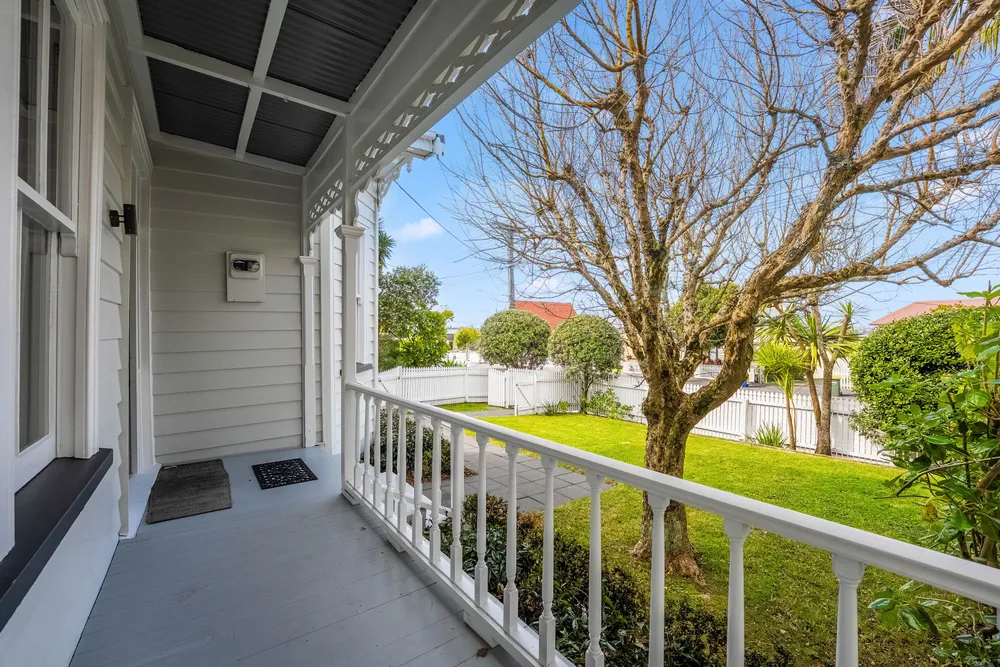 Photos of 144 Queen Street