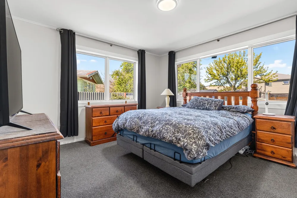 Photos of 66 Oakfield Crescent