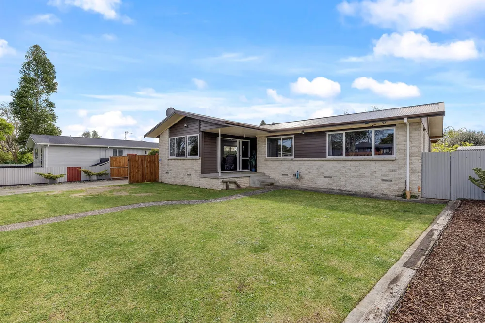 Photos of 66 Oakfield Crescent