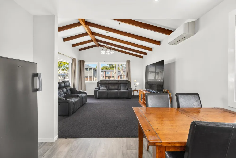Photos of 66 Oakfield Crescent
