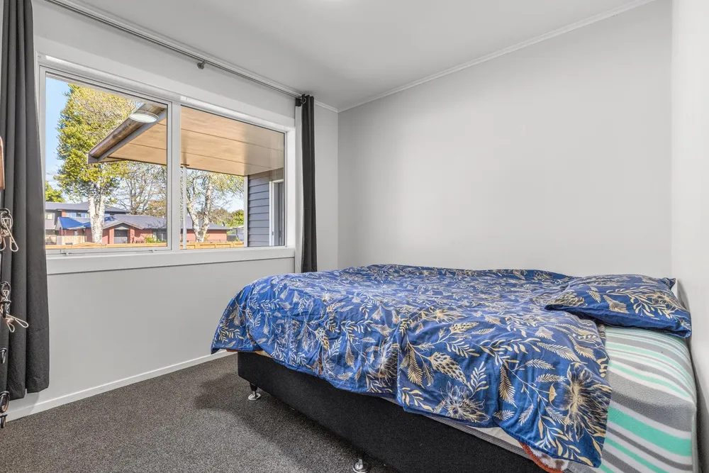 Photos of 66 Oakfield Crescent