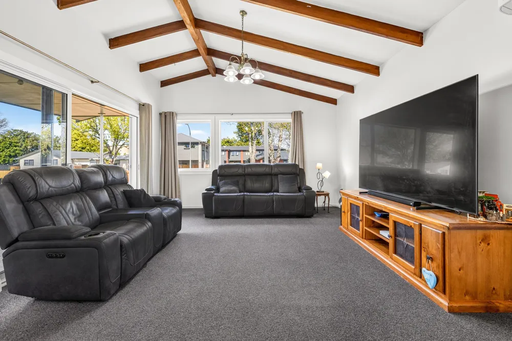 Photos of 66 Oakfield Crescent