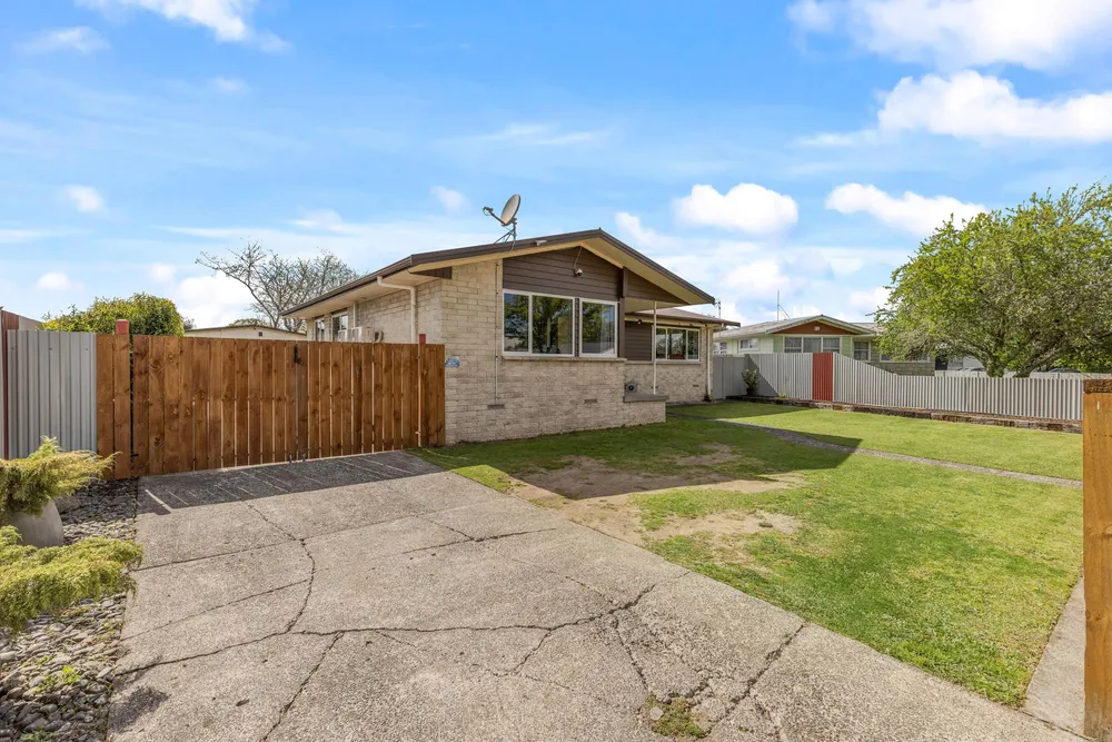 Photos of 66 Oakfield Crescent